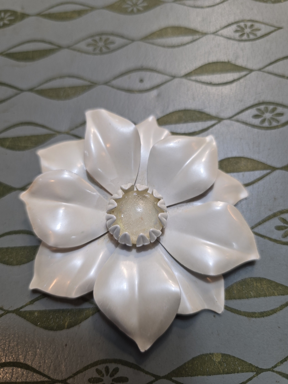 Source Unknown White Flower Brooch with Pale Gold Center